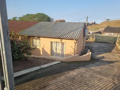 2 Bedroom House For Sale in Phoenix - img