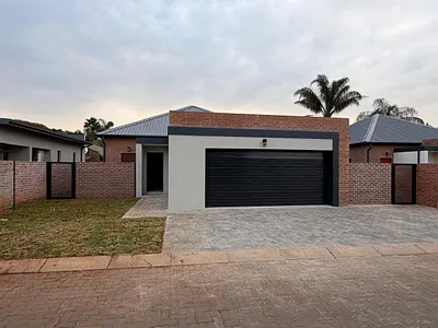 3 Bedroom House For Sale in Pretoria - ZjI4.webp