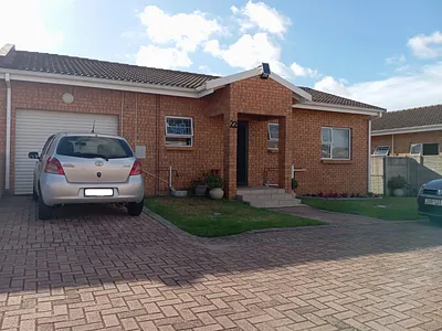 2 Bedroom Townhouse For Sale in Port Elizabeth - img