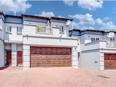 3 Bedroom Apartment For Sale in Randburg - 47i9.webp