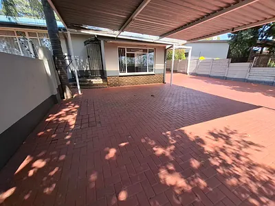 1 Bedroom Apartment To Rent in Pretoria - mmmE.webp