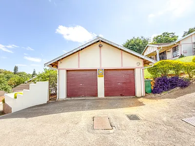 3 Bedroom Townhouse For Sale in Empangeni - 1bcS.webp