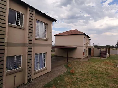 2 Bedroom Apartment For Sale in Sasolburg - KMHq.webp