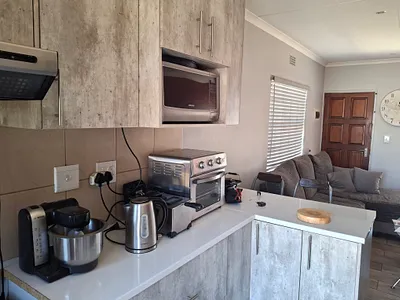 3 Bedroom House For Sale in Clayville, Midrand - EbcA.webp