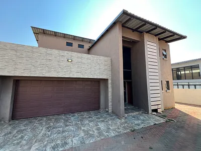 4 Bedroom House For Sale in Polokwane - UW0i.webp