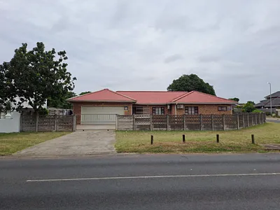 4 Bedroom House For Sale in Richards Bay - kYLm.webp