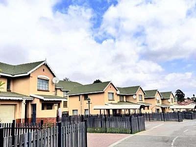 3 Bedroom Apartment For Sale in Witbank - 5GBS.webp