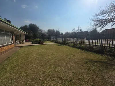 3 Bedroom House For Sale in Vanderbijlpark - 0ZJw.webp