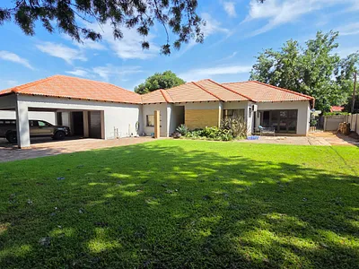 6 Bedroom House For Sale in Sasolburg - IyoP.webp