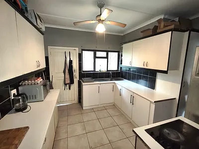 3 Bedroom House For Sale in Pinetown - lpaG.webp