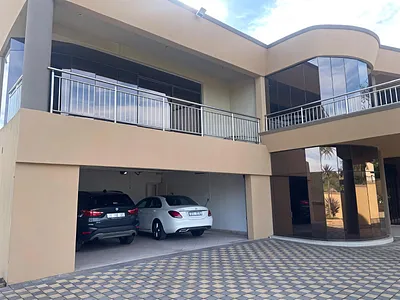 5 Bedroom House For Sale in Pinetown - dIpw.webp