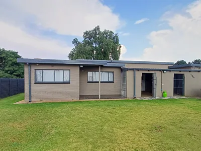 4 Bedroom House For Sale in Meyerton - u3bW.webp
