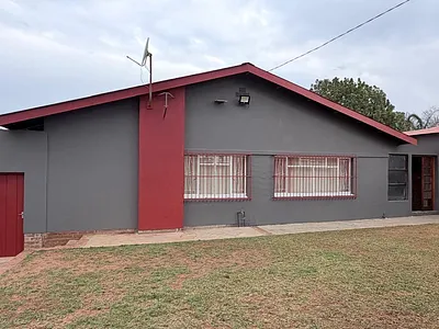 8 Bedroom House For Sale in Pretoria - wUWf.webp