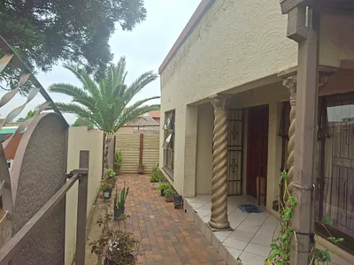 3 Bedroom House For Sale in Tembisa - jfhY.webp