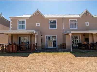 2 Bedroom Apartment For Sale in Jeffreys Bay - CqOn.webp