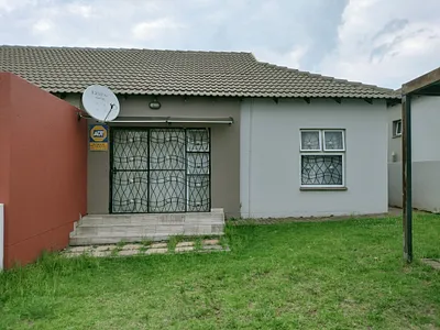 2 Bedroom Apartment For Sale in Witbank - TsqO.webp