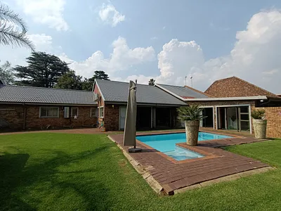 3 Bedroom House For Sale in Vanderbijlpark - j0z7.webp