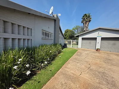 3 Bedroom House For Sale in Vanderbijlpark - Pera.webp