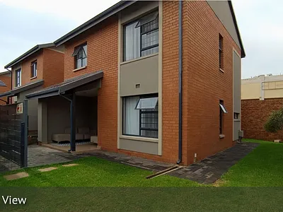 3 Bedroom Apartment For Sale in Pretoria - img