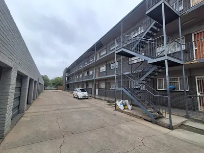2 Bedroom Apartment For Sale in Vereeniging - JLmw.webp