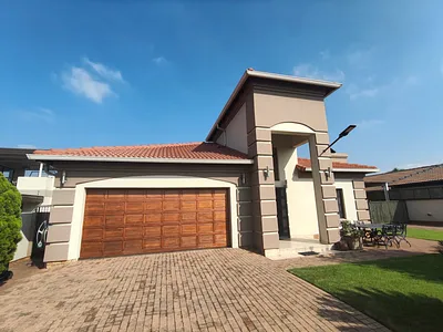 4 Bedroom House For Sale in Vanderbijlpark - Jt8z.webp