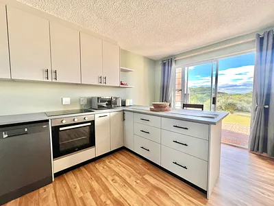 3 Bedroom Apartment For Sale in Jeffreys Bay - tTA7.webp
