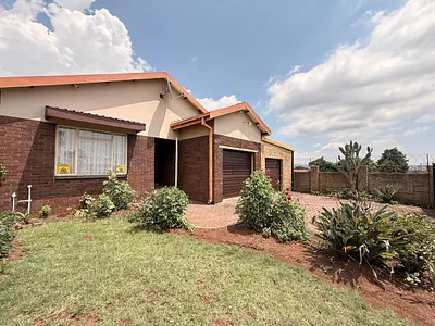 3 Bedroom House For Sale in Newcastle - axy4.webp
