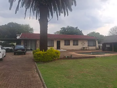 4 Bedroom House For Sale in Kempton Park - akYQ.webp