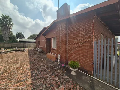 3 Bedroom House For Sale in Vanderbijlpark - AcZZ.webp