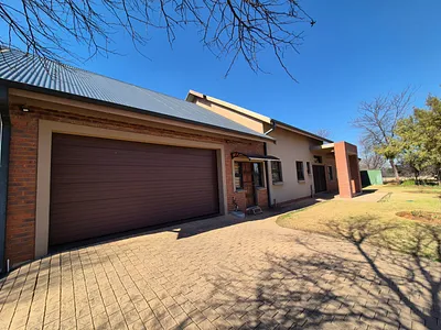3 Bedroom House For Sale in Potchefstroom - qizn.webp