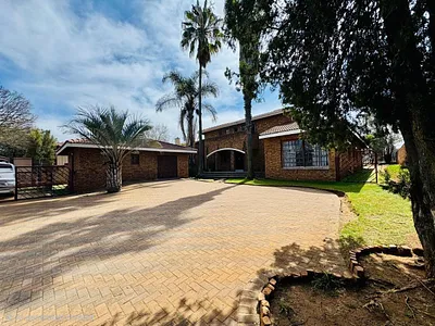 4 Bedroom House For Sale in Vanderbijlpark - Qjma.webp