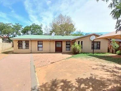 2 Bedroom House For Sale in Sasolburg - JXqZ.webp