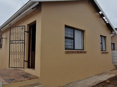 3 Bedroom House For Sale in Uitenhage - 82At.webp
