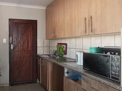 3 Bedroom House For Sale in Clayville, Midrand - fctd.webp