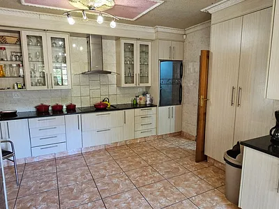5 Bedroom House For Sale in Polokwane - 8MG3.webp