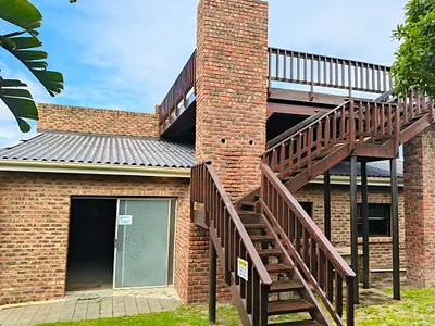 4 Bedroom House For Sale in Oyster Bay - ej6f.webp