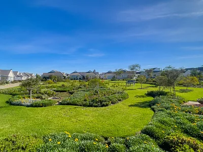 2 Bedroom House For Sale in Mossel Bay - 2srs.webp