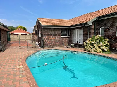 5 Bedroom House For Sale in Vanderbijlpark - d6HY.webp