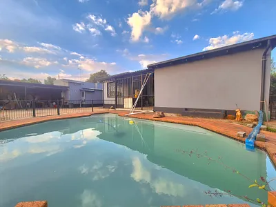 4 Bedroom House For Sale in Brakpan - a2F3.webp