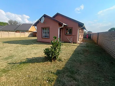 3 Bedroom House To Rent in Meyerton - 1dAE.webp