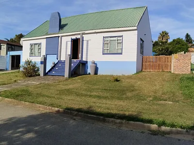 2 Bedroom House For Sale in Uitenhage - giiZ.webp