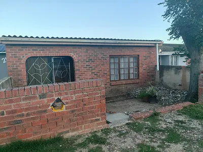 2 Bedroom House For Sale in Port Elizabeth - img