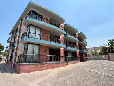 3 Bedroom Apartment For Sale in Jeffreys Bay - q5vK.webp