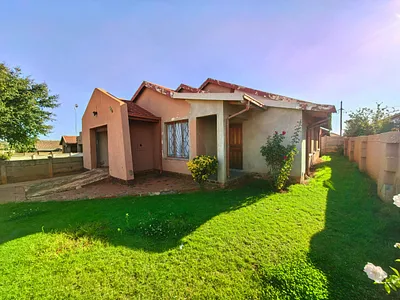 3 Bedroom House For Sale in Sebokeng - X9Lt.webp