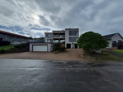 4 Bedroom House For Sale in Mossel Bay - 8qQM.webp