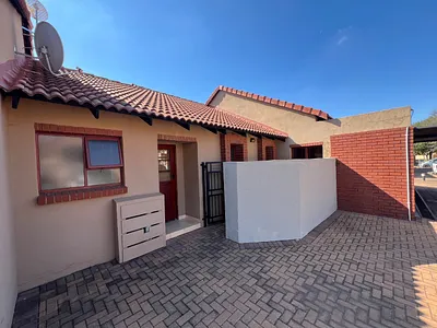 2 Bedroom Townhouse For Sale in Polokwane - P43L.webp
