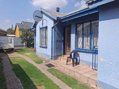 3 Bedroom House For Sale in Kempton Park - b29y.webp