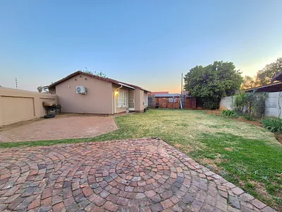 2 Bedroom House For Sale in Brakpan - ttr3.webp
