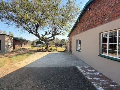 7 Bedroom House For Sale in Benoni - qdIE.webp
