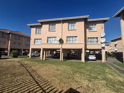 2 Bedroom Apartment For Sale in Vereeniging - XYkZ.webp